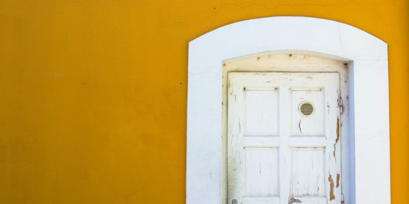 reparar puerta astillada